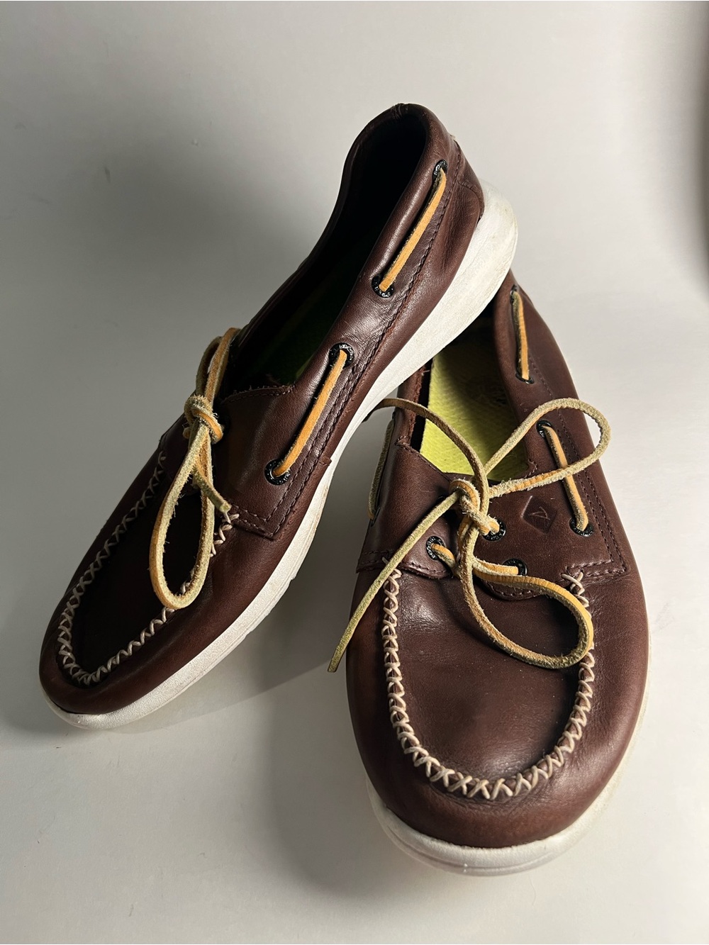 Sperry Men's Leather Boat Shoes with Contrast Laces Size 10.5